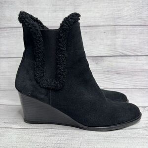 ANDREE ASSOUS Black Suede Sherpa Lined Chelsea Wedge Ankle Boots Women 9 Booties
